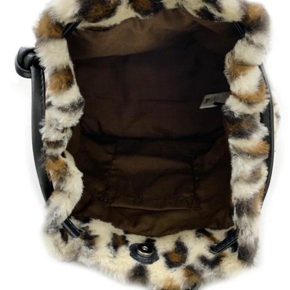 Pompompurin fur drawstring bag - Picture 10 of 10